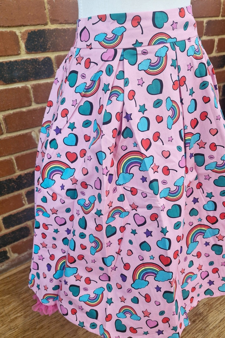 Carolyn Cotton Box Pleat Skirt: Rainbow & Hearts