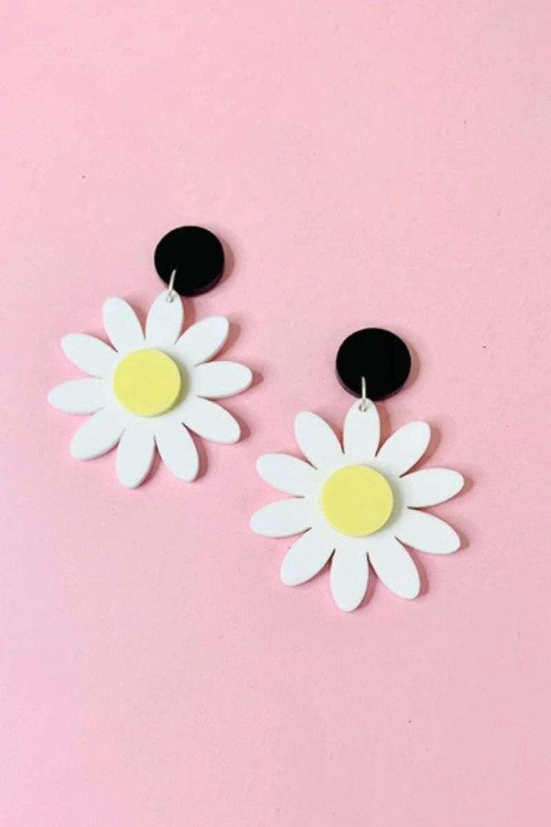 Classic Daisy Earrings