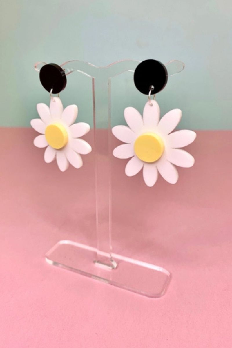 Classic Daisy Earrings